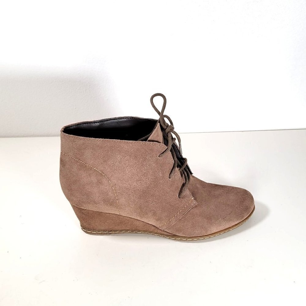 Franco Sarto Womens Suede Lace up Ankle Booties Size US 7.5